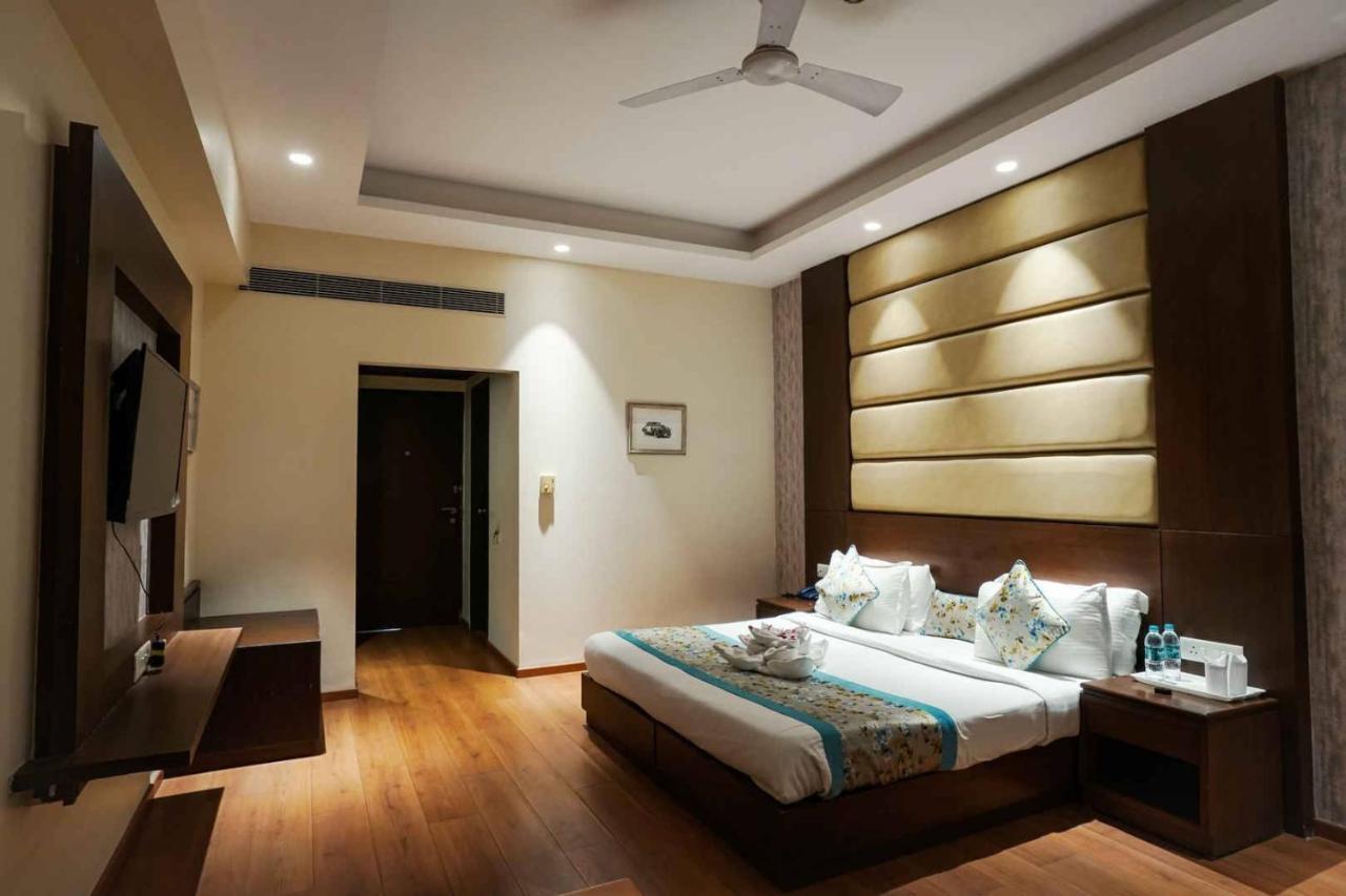 Sobti Continental Hotel Rudrapur Экстерьер фото